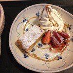 手作り麺処　みしま屋 - アップルシュニッテンとバニラソフトクリーム