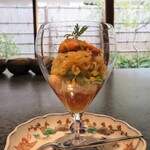 イチリン ハナレ - 中国の黒酢と和出汁のジュレ、ズワイ蟹の生姜和え、カンパチに葱に山椒、クラゲの葱和え、北海道の馬糞雲丹