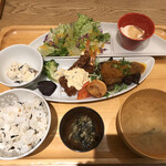 Obonde Gohan - 牛ハラミの野菜すりおろしソース&海老フライ味噌タルタル定食　1500円＋税