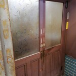 お食事処 美登里 - ドア（外から）