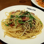 TREnTA - 野菜とベーコンのペペロンチーノ　609円