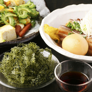 数多くの沖縄の定番料理を提供