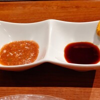 知喜多亭 和 - ステーキに添えられるソース２種類