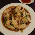中国上海料理　豫園 - 蒸鶏ですが、崩してしまった後です。最初はキレイでした。