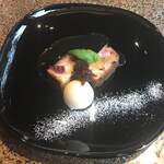 手打ち蕎麦とフレンチの やな木 - ベリーパウンドケーキにアップルジンジャーのアイス 林檎のタタンを添えて