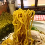 拉麺大公 - 焦がし醤油ラーメン 麺リフトアップ