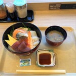 カミヒコウキ - 「海鮮丼」(1580円)