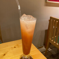 メルモーゾ ダ ドロカワ - 苺とピンクペッパーのソーダ