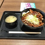 伝説のすた丼屋 - みそ汁と