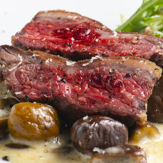 全国各地のハンターさんから届くジビエと、A5ランクの黒毛和牛