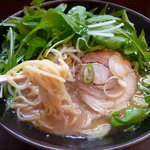 Menkoubounameki - 生野菜の下にはチャーシュー、もやし、メンマ、葱