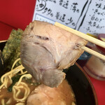 らーめん 谷瀬家 - ギュッとしまったチャーシューも美味。