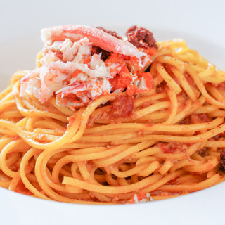 イタリア産を中心としたこだわりの食材や調味料を一皿に変えて