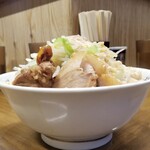 ラーメン二郎 - 麺少な目ヤサイニンニクアブラカラメ