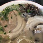 博多ラーメン なみへい - チャーシュー2枚入ってます。