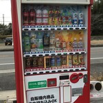 博多ラーメン なみへい - 店舗前の自販機内商品、店内持ち込みOKです。