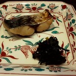 Musubiya - 焼魚と葉唐辛子