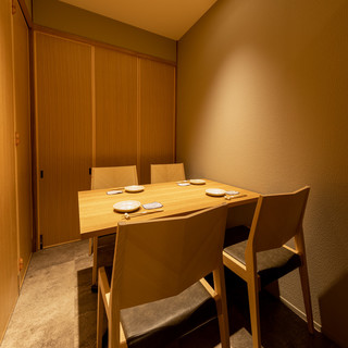 デザイナーが手掛けたこだわりの個室席を多数ご用意しおります。