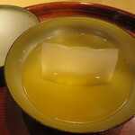 富小路 やま岸 - 椀物　まる大根　お出汁のみで調味料は一切入っていません