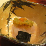 富小路 やま岸 - 厚めの身　海苔が良いお仕事をしています