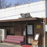 つけ麺は道に面したこちらで