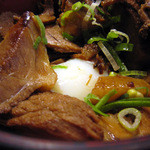 さん源醤 - 牛スジ丼アップ