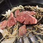 ジンギスカン霧島 - ランプ肉と生ラム肉