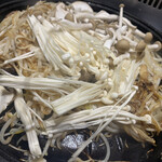 ジンギスカン霧島 - キノコソテー　バターをトッピングしてね