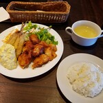 英吉利西屋錦通店 - 秘伝の唐揚げ&フィッシュフライ　850円