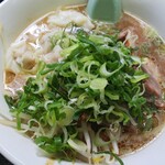 大衆食堂 まんだらや - チャーシューワンタン麺　680円