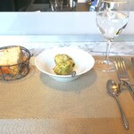 La Brianza - ゼッポリーニもフォカッチャもおいしい。ゼッポリーニ青のりのいい香りモチモチ。フォカッチャ中しっとりもっちり、しっかりめのクラストが香ばしくて好み。