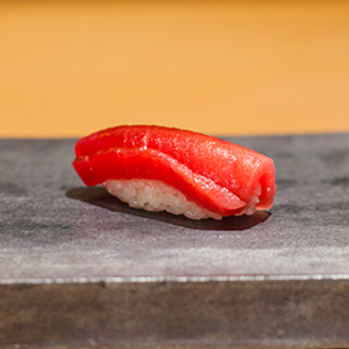 An encounter with sushi that exceeds your imagination, born from graceful movements