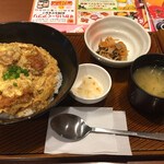 ガスト - カツトでガス丼を食べましょう。