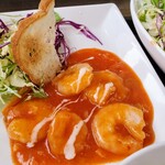 チャイナ食堂 彩菜房 - パム付きのエビチリ