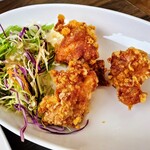 チャイナ食堂 彩菜房 - 唐揚げは3個
