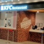 ケーエフシーレストラン - テイクアウト窓口は左（KFCレストラン 南町田グランベリーパーク）