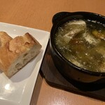 MILLE FIORI - カマンベールチーズのアヒージョ（バケット付き）（￥900）