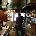 麺屋 悠 - 黙々とひとり調理に励む店主♪