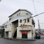 でうら - 店舗右に駐車スペース