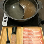 しゃぶ葉 - 白だしと地鶏スープに豚バラとつくね