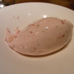 ビンゴ - 2012年3月：イチゴミルクのアイスクリーム、生まれたての空気感。