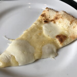 イタリア厨房 パターテ - 3種のチーズピザ