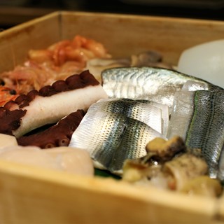 江戸前の豊洲と海の幸の宝庫の北海道のネタ、江戸前寿司の技術