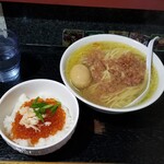塩そば専門店 桑ばら - 鮭とばの塩かけそばとイクラ丼の定食