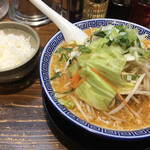 麺家 くさび - 野菜盛り　味噌豚骨麺(860円)