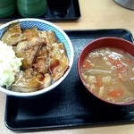 吉野家 - 焼味豚丼（並盛/380円）＆とん汁（150円）