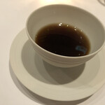 朗 長谷川稔Lab - シェフのキノコ狩り1日をスープとして再現。可愛い。