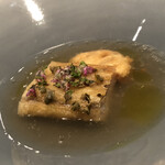 朗 長谷川稔Lab - 太刀魚のフリットと削り節のソース。太刀魚の身の解け方が理解に困った。柚子のスパークリングペアリングとの対照的なマッチが最高