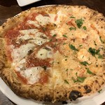 Pizzeria Terzo Okei - カラスミのピザとアンチョビのピザ