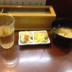 天丼の岩松 - お漬物 大根おろしが甘みがあり、天ぷらに、アウ！